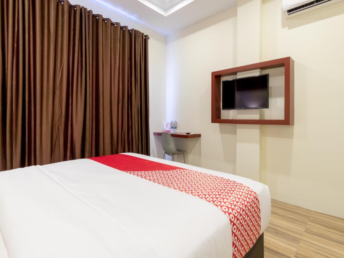 Oyo 727 Merlion Hotel Medan Exterior foto