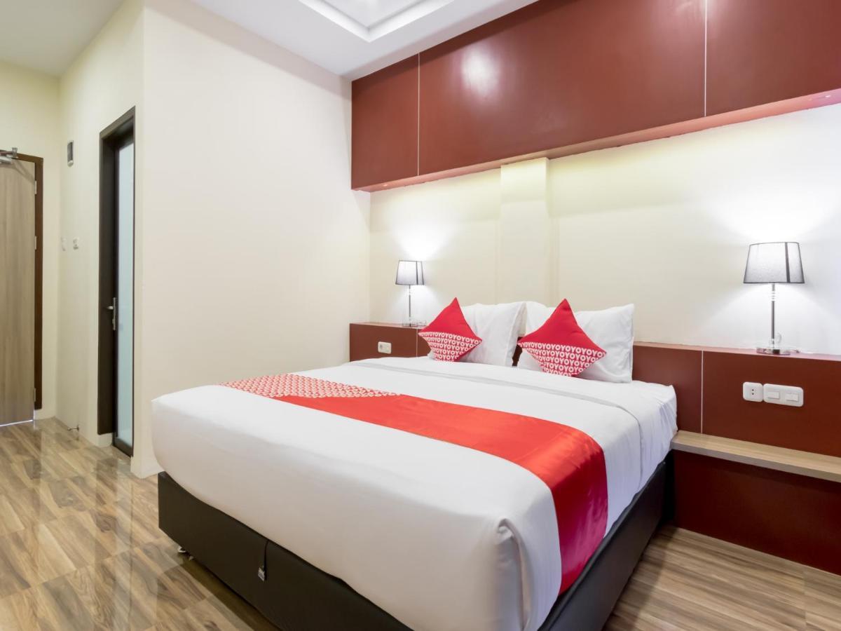 Oyo 727 Merlion Hotel Medan Exterior foto