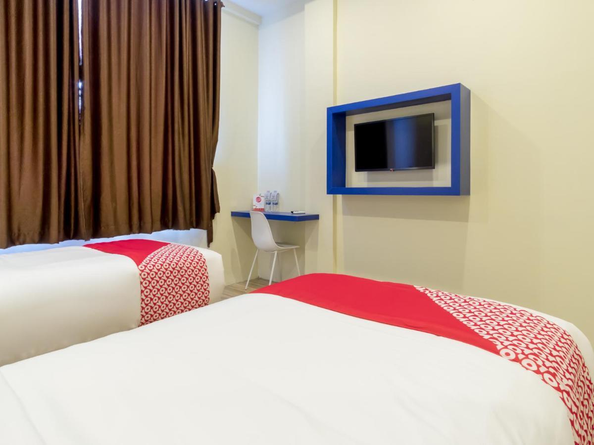 Oyo 727 Merlion Hotel Medan Exterior foto