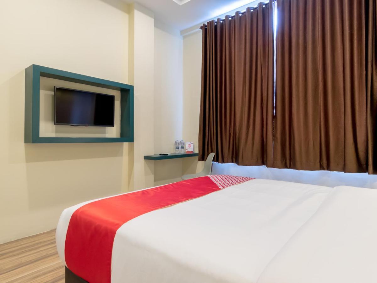 Oyo 727 Merlion Hotel Medan Exterior foto